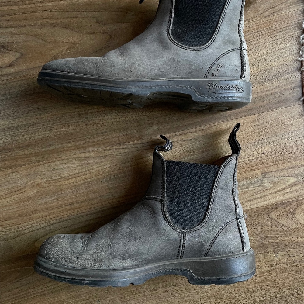 Used Rustic Black Blundstones
